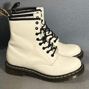 Dr. Martens Women’s Smooth‎ Leather Lace Up Combat Boots Size 8